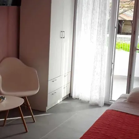 Ormos View Apartament *